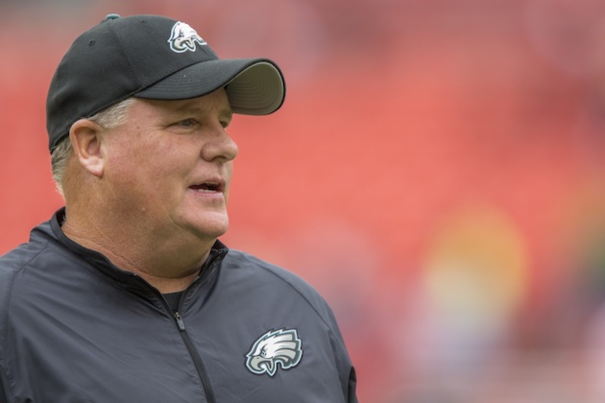 eagles-uptempo-offense-problems-kelly.jpg